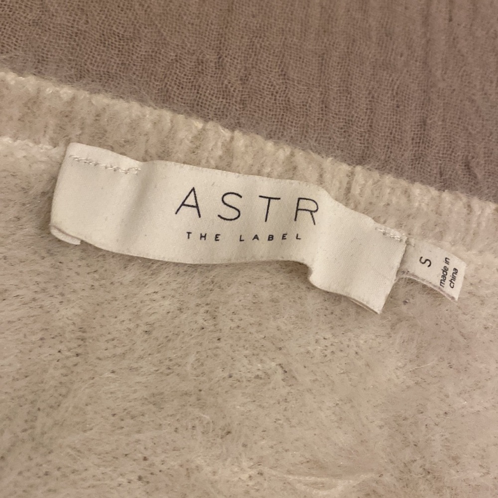 Astr Soft Cream Crew Neck Sweater. Size S - Picture 3 of 6